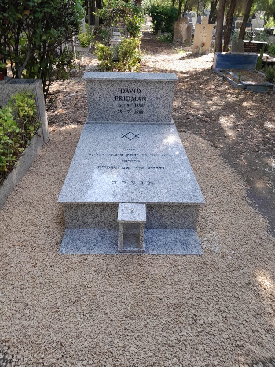 ChabadRome's tweet photo. Today, we installed a new tombstone in Rome for David Fridman (1898–1988). At 90, he was in transit with his family to the US when he passed away.
His family reached out to Chabad to restore his worn grave—one of many times we’ve helped honor immigrants who passed away in transit https://t.co/TD4QTBl1rW