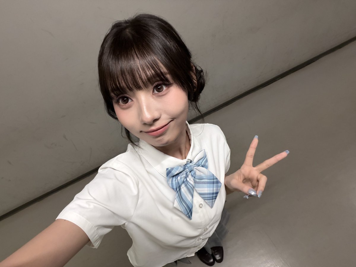 UNIS_offcl's tweet photo. お団子、ひとつ食べちゃった🍡 ユニスの学級委員長です！🫡 今日は横浜、楽しかったです！！ごはんをしっかり食べて、暑さに気をつけてね〜☀️ また会おうね♡

#UNIS #유니스 
#HYEONJU #진현주 https://t.co/m7bxvV7YUa