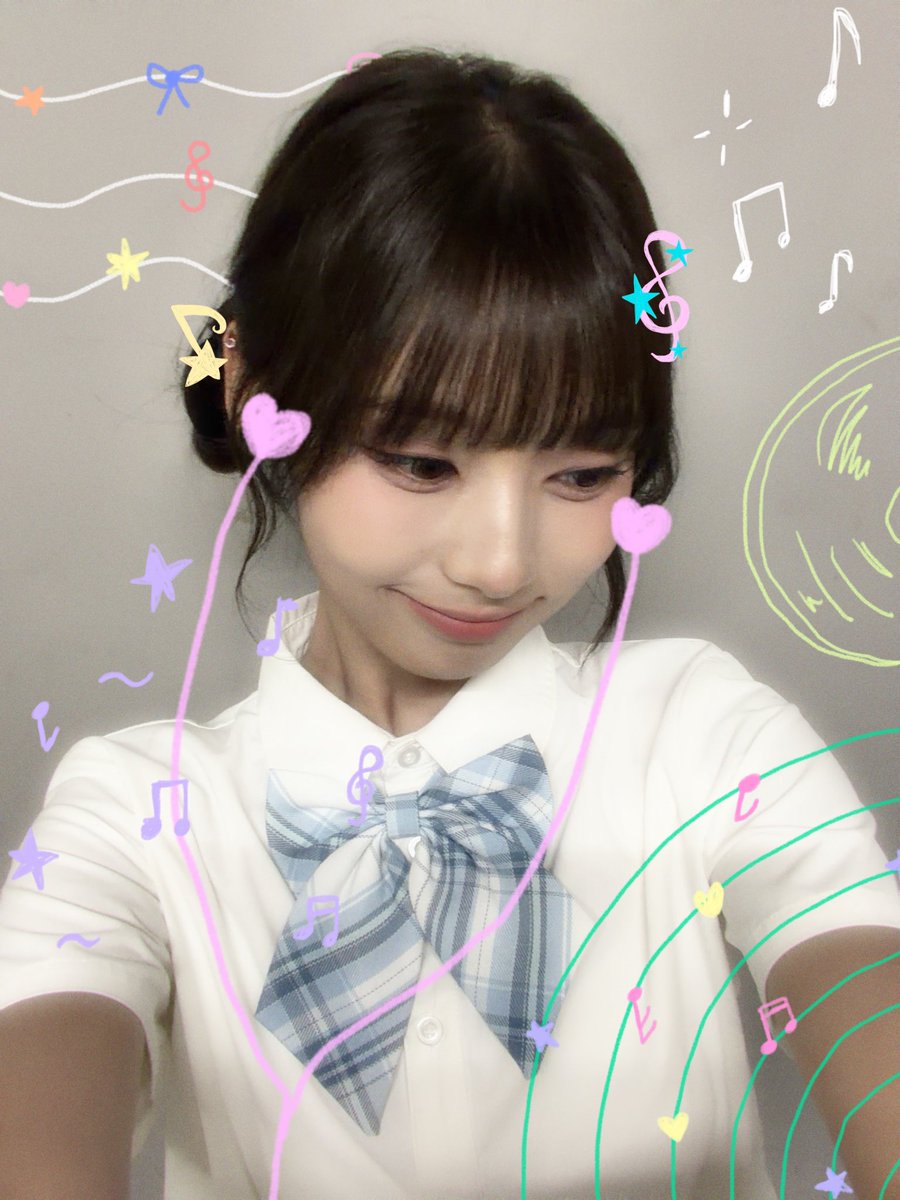 UNIS_offcl's tweet photo. お団子、ひとつ食べちゃった🍡 ユニスの学級委員長です！🫡 今日は横浜、楽しかったです！！ごはんをしっかり食べて、暑さに気をつけてね〜☀️ また会おうね♡

#UNIS #유니스 
#HYEONJU #진현주 https://t.co/m7bxvV7YUa