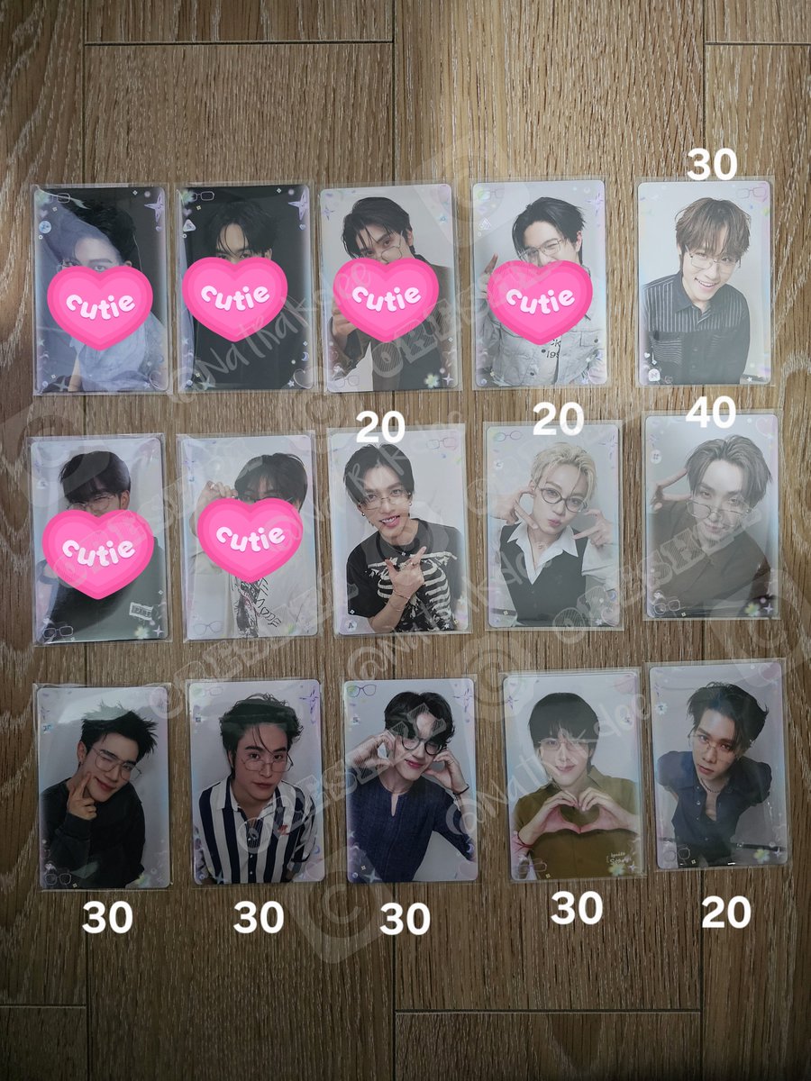 NatRakdee's tweet photo. WTS / ปล่อย / ขาย การ์ด (random card) คอลงานหนังสือ หนุ่มแว่น

ราคาตามในรูป ✨️

📮ค่าเดินทาง 40.-
สนใจเมนชั่น/เดมทักมาสอบถามได้นะคะ 📩

#งานมหกรรมนิยายนานาชาติ2026xGMMTV
#ตลาดนัดGMMTV
#ตลาดนัดgmm https://t.co/xAyE80oTGU
