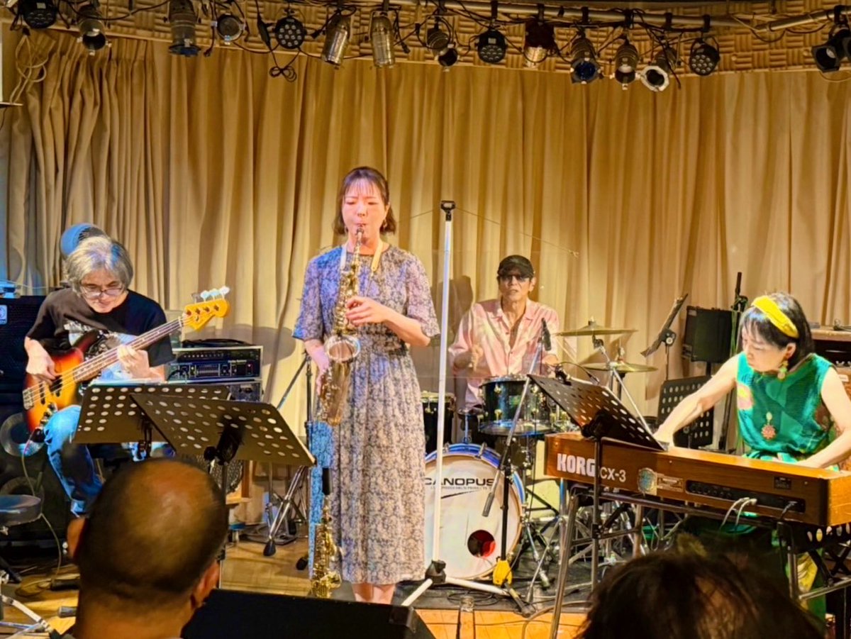 ju_ujy_ayaka's tweet photo. 昨夜は学芸大学Maple Houseにて
瀬戸尚幸カルテットLIVE🎼
暑い中ご来場くださった皆さま
ありがとうございました😊❣️
#学芸大学
#maplehouse https://t.co/MW6xDLMknN