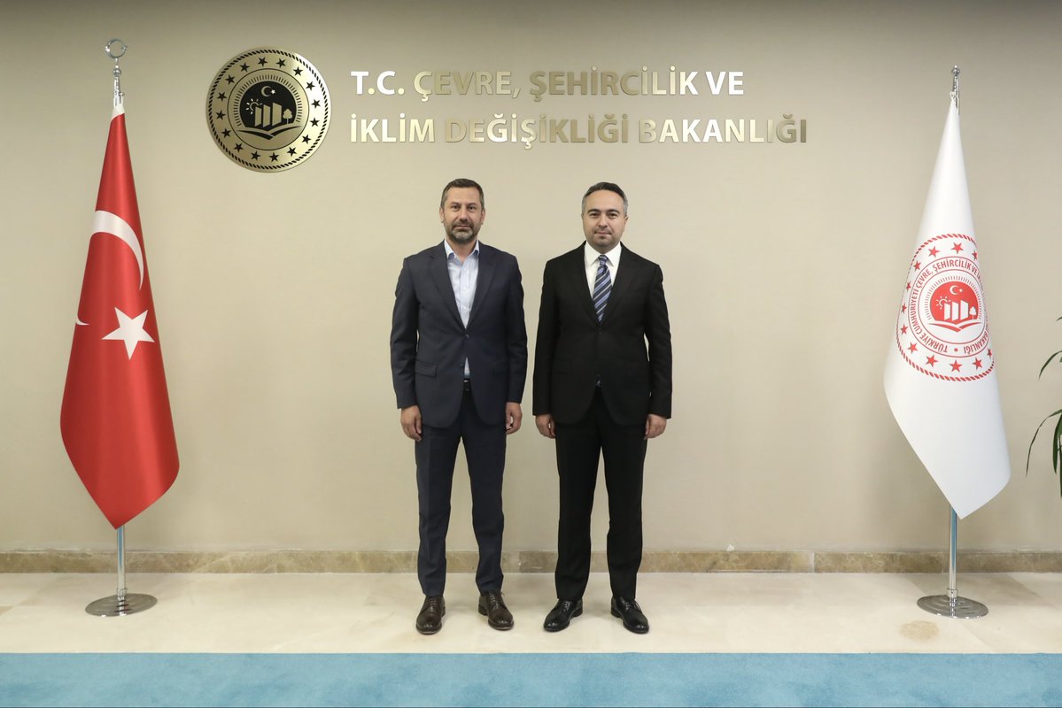 burakdemiralptr's tweet photo. Bayındır Memur-Sen Genel Başkanı Sayın Soner Can Tufanoğlu ve beraberindeki heyeti Bakanlığımızda kabul ettik.

Çalışmalarımızı ve kamu çalışanlarımızın gündemindeki konuları değerlendirdik.

Nazik ziyaretleri ve kıymetli istişareleri için teşekkür ediyorum.

@sonertufanoglu @BayndrMemurSen