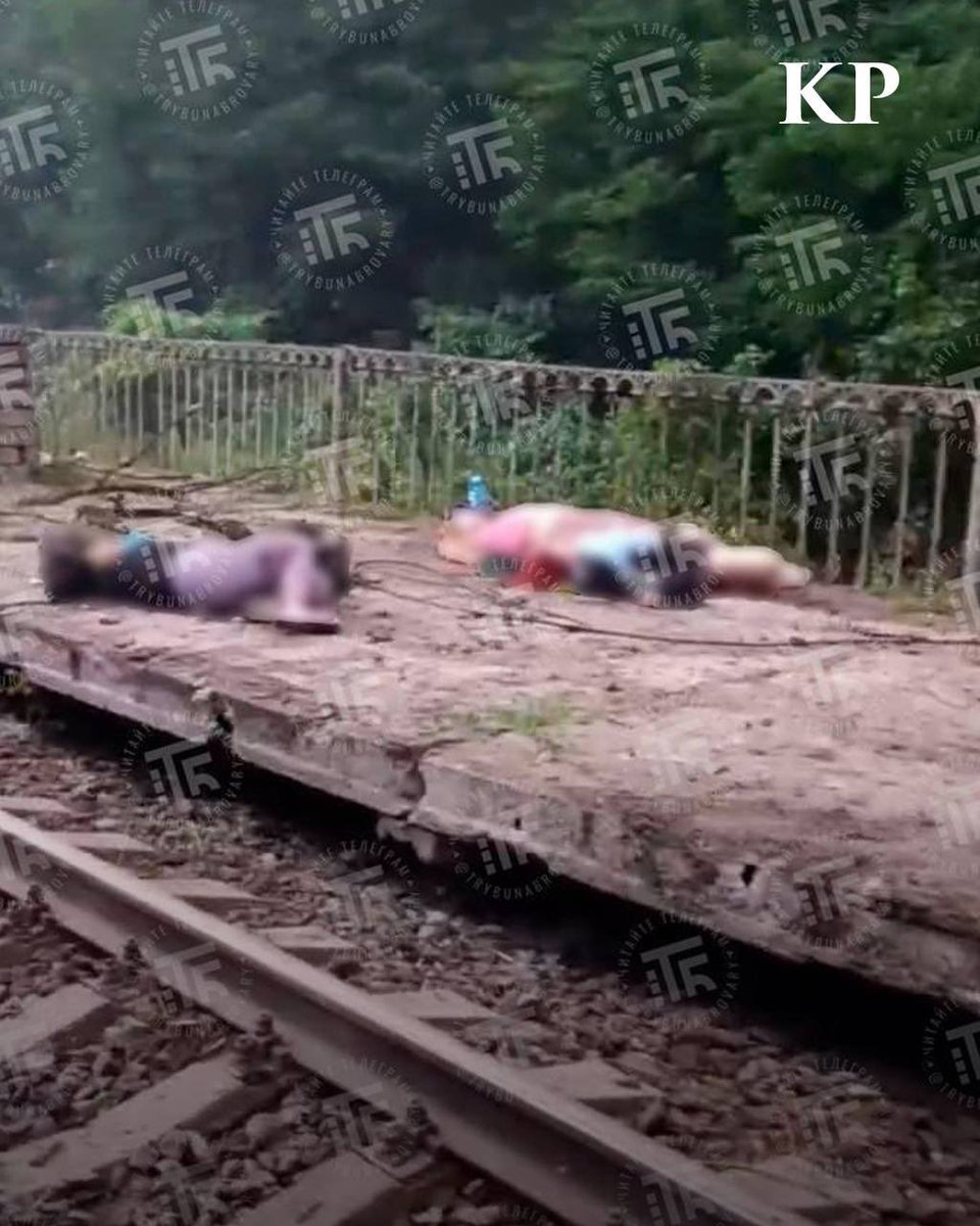 KyivPost's tweet photo. Eight civilians were killed on a railway platform in Ukraine’s Kyiv region during Russia’s overnight attack.

The victims were waiting for a delayed train at Kvitneva station when the Russian strike hit. https://t.co/Ea8ehEtsRV