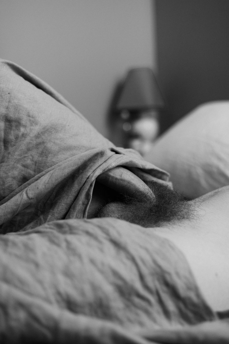 ishootbadboys's tweet photo. Anyone else want to pull the sheet down just an inch more? 👀

Model: @Ry_Wellington 
Photographer: @ishootbadboys https://t.co/urEfv438rI