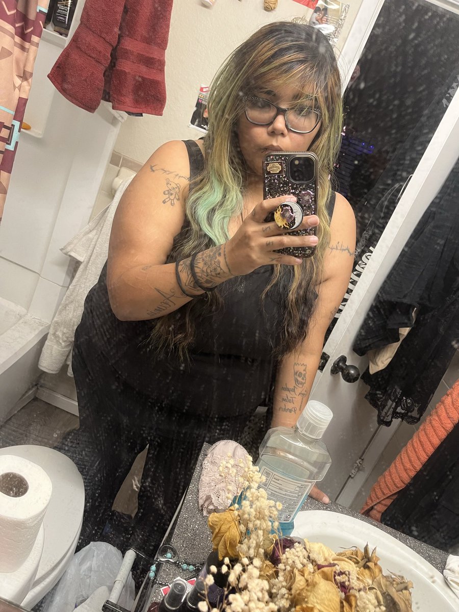 corpesofangels's tweet photo. Me right now just got drop off from work. ππ»π€π» #arizona #mesaaz #native #nativegoth #goth #gothaltern #alternitive #single #myoutfits #mystyles #milf https://t.co/Xrkm9R5Kz4