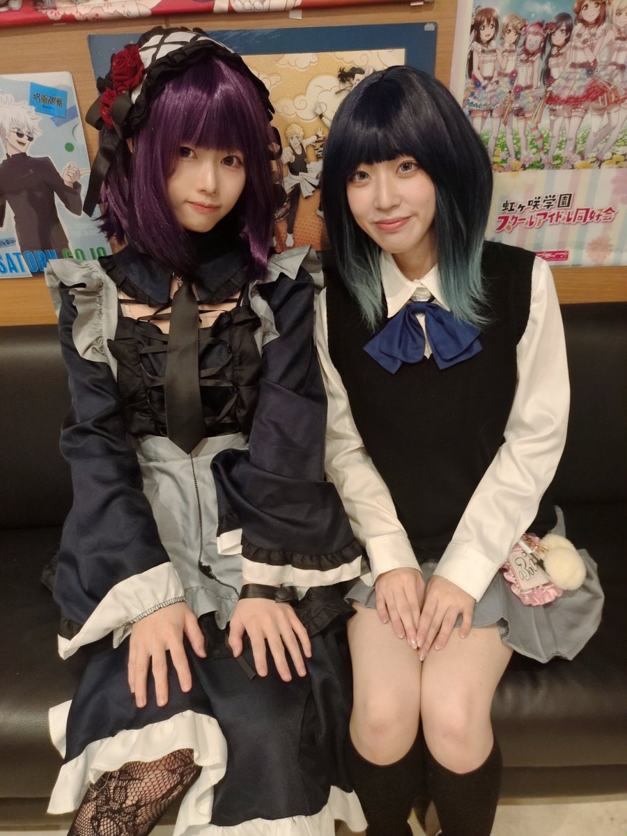 clovercafe2024's tweet photo. 本日はぷい、まなでオープン🍀
合流ははむです🍀

今日は金田一一BDなので
ミステリーアニメ推奨🕵️

好きな作品教えてください🤩

明日のぷいEVも要チェック✅️

本日もご来店お待ちしてます🍀

#くろーばーCafe
#アニソンバー
#コンカフェ浜松
#コスプレ https://t.co/TqVVVytUq8