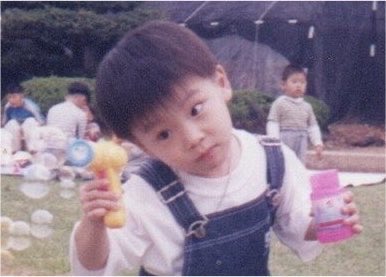 TPPlee's tweet photo. ทุกคนมาดูรูปน้องชานตอนเด็กรูปใหม่ โถ่เอ้ย ป้าอยากเลี้ยงหนุจิงๆเร้กเอ้ย😭🤏🏻 https://t.co/VtPyaIm0oK