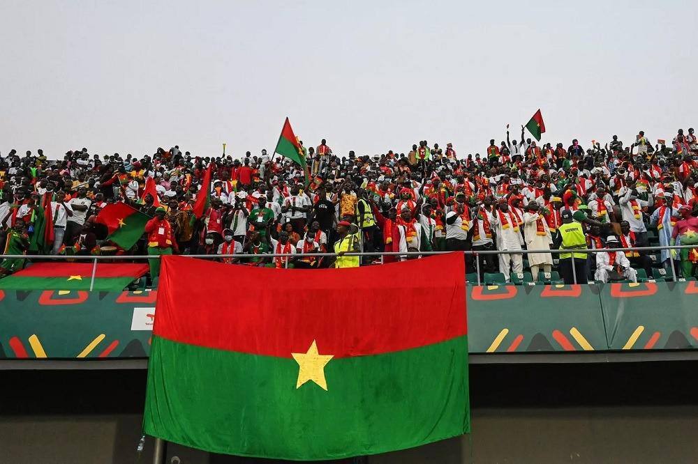 malkoomx00's tweet photo. Le Burkina Faso célèbre son indépendance acquise le 5 août 1960, un parcours marqué par le nom attribué en 1984 par Thomas Sankara signifiant « la patrie des hommes intègres », le célèbre Tour du Faso et l'héritage des puissants royaumes mossis. 🇧🇫🎆🚴‍♂️ https://t.co/s5nFyngNfG