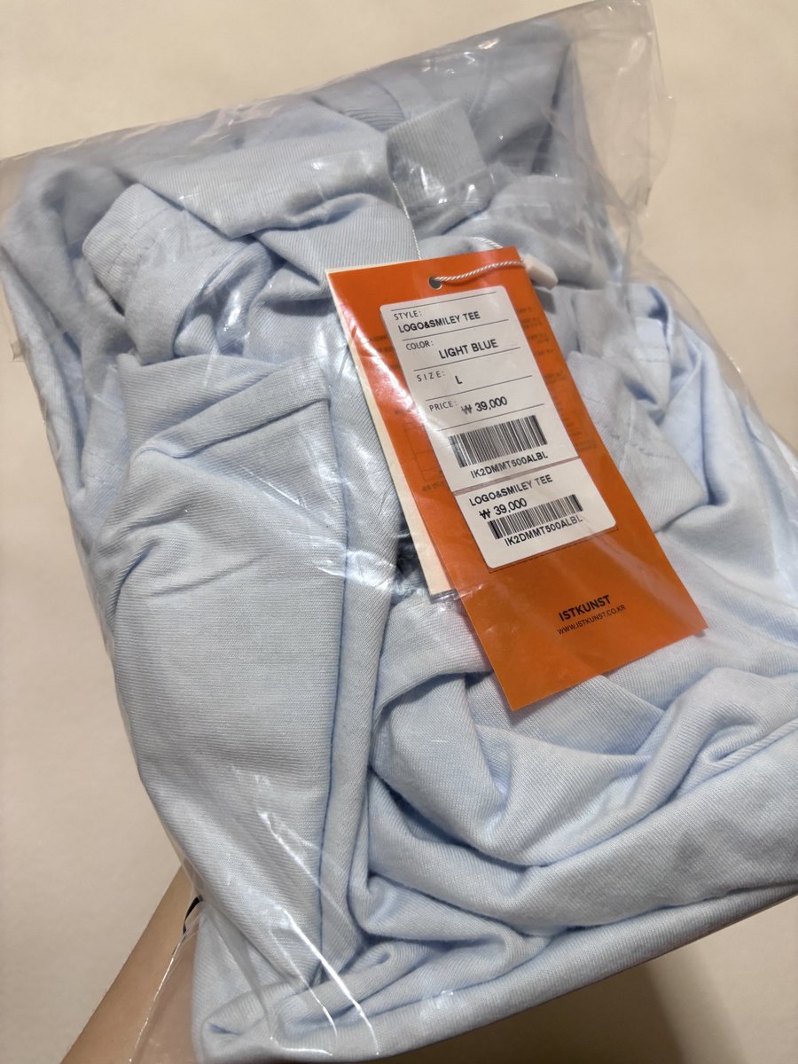 TaffyToffeeS's tweet photo. เสื้อยืดสีฟ้าอ่อน iskunst อก 48” (L) 300฿ รวมส่ง📦 #เสื้อยืด #พร้อมส่ง #พรีออเดอร์เกาหลี #iskunst https://t.co/aFoEzzf4g5