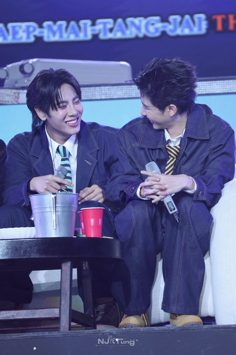 NjkTung's tweet photo. - 𝟐𝟔.𝟎𝟕.𝟐𝟔

98🤘🏻

@myktnw @wixxiws 

EMBPFK FEEL THE FUN TOGETHER
#FFFPartyConcert2026D2
#khaotungg 
#เด็กน้อยของขต
#mixxiw https://t.co/Fe7xyHbJZv