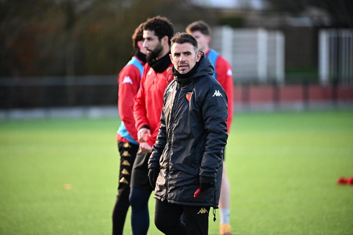 lequipe's tweet photo. Patrick Videira, coach promu en Ligue 1 avec Le Mans : « La difficulté doit être notre essence »

➡️ https://t.co/Y0kUV7uf2d https://t.co/ncAcnoZQFy