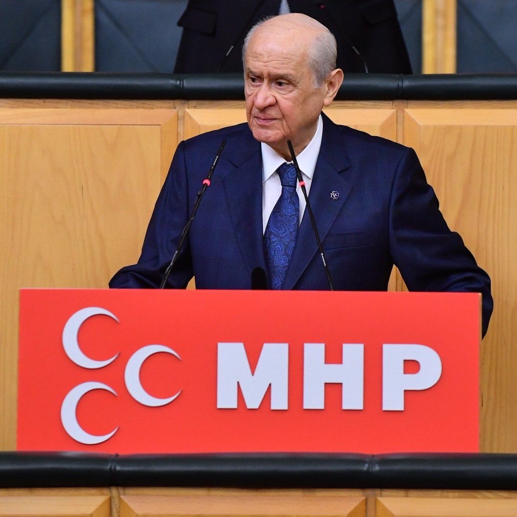 pusholder's tweet photo. Devlet Bahçeli: "Selahattin Demirtaş’ı ziyaret etmedim. Avukatları vasıtasıyla düzenli olarak görüşür, halini hatırını sorarım.

Ben yine aynı şeyi söylüyorum. Selahattin Demirtaş evine, Ahmetler görevine, Öcalan umut hakkına kavuşmalıdır." https://t.co/kMdxiujL3t