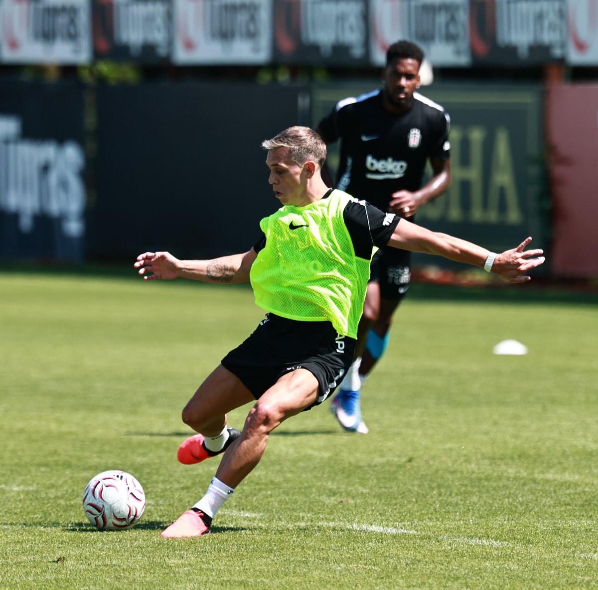 Besiktas's tweet photo. Hradec Kralove maçı için hazırlıklarımızı tamamladık. 🦅 https://t.co/fBEpyr5tJU