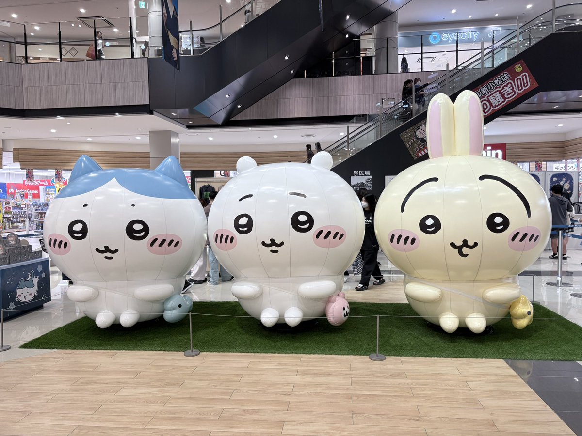 makio0112's tweet photo. ちいかわ、やっと観れた！ちょうどポップアップも今日からでお買い物も🐰 https://t.co/UWLVrFIaSS
