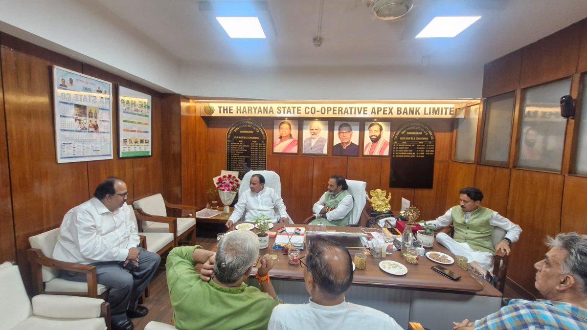 harcobank's tweet photo. The Hon'ble Minister shared the best practices adopted by Co-operative Banks in Uttarakhand and encouraged HARCO Bank to adopt innovative initiatives to further strengthen the co-operative banking sector and achieve higher growth https://t.co/UOfrNwfEis