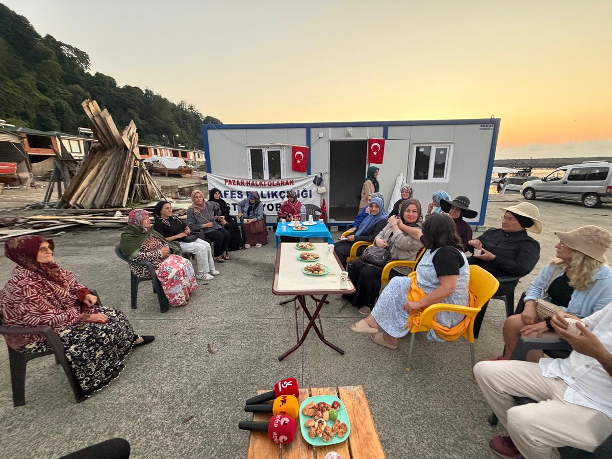 GKarafazli's tweet photo. Pazarlı Kadın Balıkçılar “Bize Söz Verip Kumpas Kurdular Bizi Yok Etmeden Bu Denizi Çalamayacaksınız” https://t.co/aCX5PLrxxr #balık #balıkçılar #kadın #KAFES #ocağımızaateşdüşürdünüz #Pazar #projesine #TEPKİ #ÇevreEkoloji https://t.co/ieasRoBvFQ
