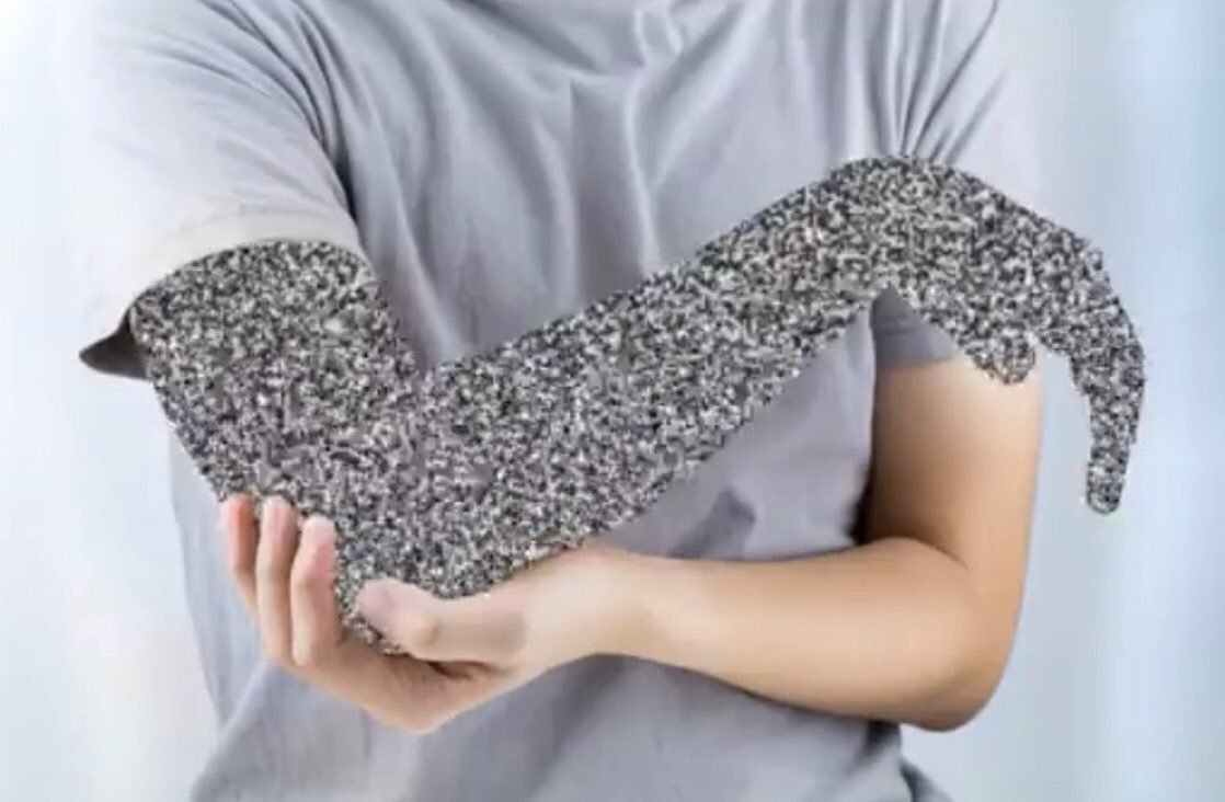 gloccnim's tweet photo. me: *hits my elbow on the table*

my entire hand: https://t.co/0nIUszaSna