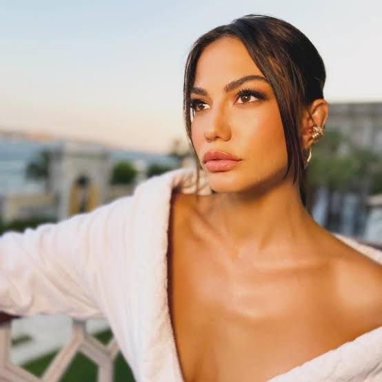 IconicRankings's tweet photo. Seven Turkish actresses have featured in the 2026 Global Beauty List, according to Grey Journal.

✨ Tuba Büyüküstün
✨ Bergüzar Korel
✨ Hazal Kaya
✨ Demet Özdemir
✨ Cansu Dere
✨ Meryem Uzerli
✨ Serenay Sarıkaya https://t.co/gMUwIXMSld
