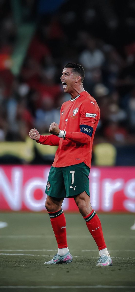 BloodlineGoat7's tweet photo. Greatest of All Time 🐐🇵🇹 https://t.co/xsjNhlYfg7