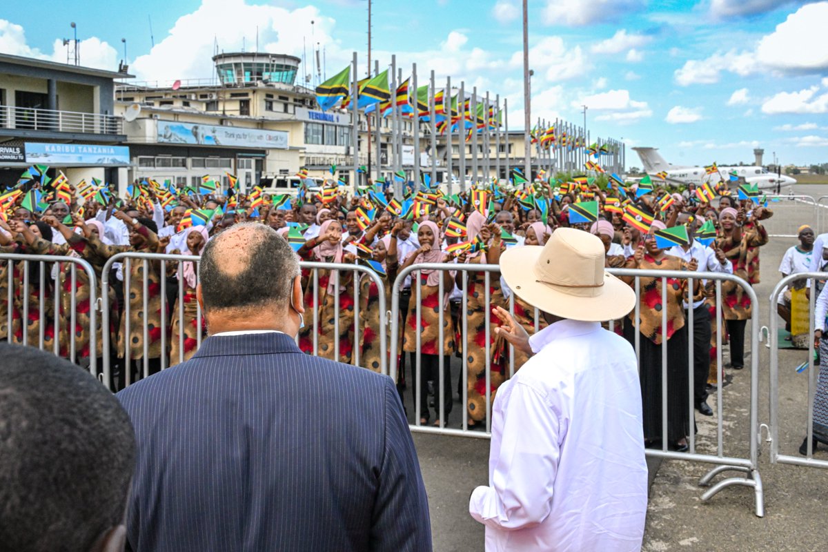 KagutaMuseveni's tweet photo. I have arrived in Dar es Salaam, United Republic of Tanzania, at the invitation of H.E. Dr. @SuluhuSamia   Hassan for a two-day working visit.
Uganda and Tanzania have enjoyed excellent relations over the years, founded on our common history, Pan-African ideals, and commitment to regional integration. I look forward to productive engagements that will further strengthen our cooperation for the prosperity of our two countries and the East African region.