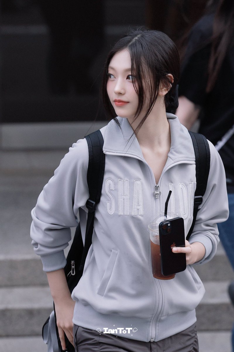 n6k4vq's tweet photo. 쿨하고 털털한데 츤데레여서 
은근 잘 챙겨주는 누나일 것 같음 https://t.co/iX6vwLhmN8