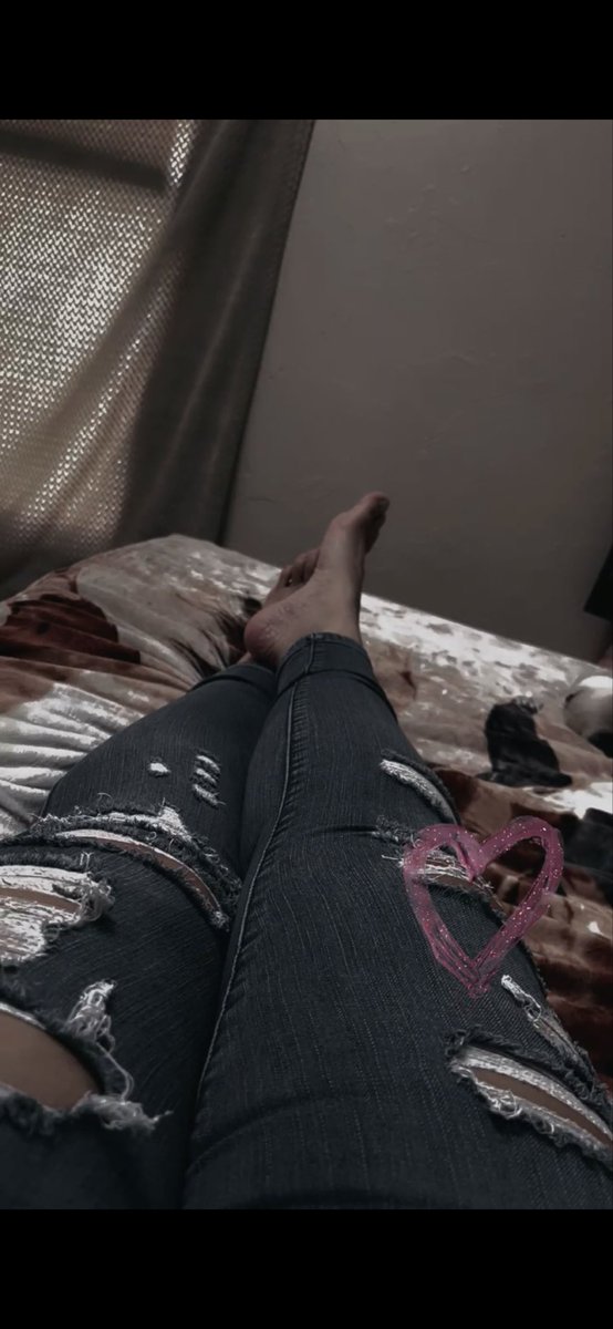 PrettyToesies44's tweet photo. Anyone looking to buy some custom content 👣📷 😈💰 
#footfetısh #feetfetısh #feetworshi̇p #solesfeet #feet_pic https://t.co/pWYwmWtT7A