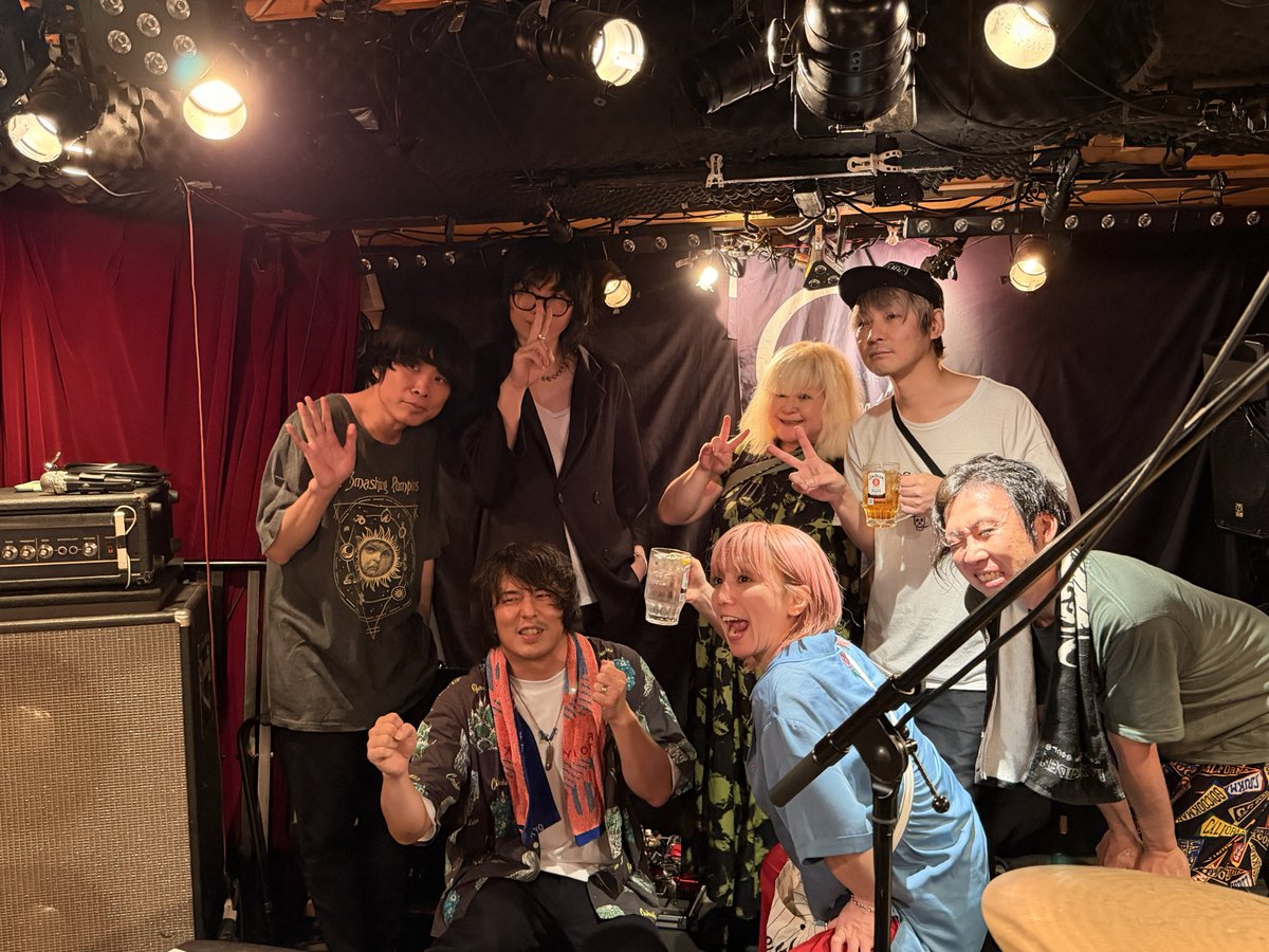 naruse20102010's tweet photo. 神田SYOJIMARUでエドBD企画!
#Fakestonegaragre
#BARBAR2
#SaraGracesOneHotNight
ジェイクのコピバンでフェイクw
まあ半分本物ですしね♪
ババツは音響トラブルもあったけどやり切った
サラちゃん久しぶり!
やっぱかっこいいなー
お客様もこのレアな対バンを喜んでいただけたようでなによりです♪ https://t.co/V7oBB8JzSE