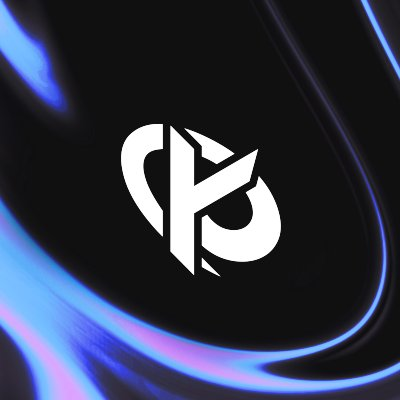 VarizanTom's tweet photo. La @KarmineCorp 🇫🇷 lance un "Blue Tour" dans le cadre de l'Esport World Cup Paris 🇫🇷

Le concept: à différents lieux emblématiques pour le club, des camions LED seront positionnés avec une signalétique spéciale.

Les fans qui se prendront en photo avec un des camions, pourront participer à un Quizz (sur le stand KC à l'EWC) pour remporter d'anciens maillots du club.

C'est vraiment chouette comme concept de revenir sur des lieux importants pour le club, comme par exemple 👇

- Arc de Triomphe : arrivée en LEC
- Paris la Défense Aréna : KCX
- Palais des congrès : Le tout premier KCX

Cela rappelle des bons souvenirs aux fans.

Pour le club, "Blue Tour" permet d'activer la communauté avec quelque chose de différenciant.
De son côté, la communauté va se retrouver IRL pour faire ce tour ensemble.

Il y a vraiment un élément fédérateur.

Pour la @KarmineCorp cela permet aussi de vendre des billets pour l'EWC avec le code KC35 (35% de réduction) car le quizz se déroule sur leur stand.

Quand on sait que les clubs sont incités à vendre des billets via leurs codes de réduction, c'est toujours intéressant de le promouvoir via des activations particulières.

De plus, cela va créer une réelle activité sur le stand à l'EWC avec un grand nombre de personnes présentes pendant les Quizz. 
C'est un beau signal envoyé aux fans d'esport du monde entier qui passeront sur la compétition.

L'initiative est top !