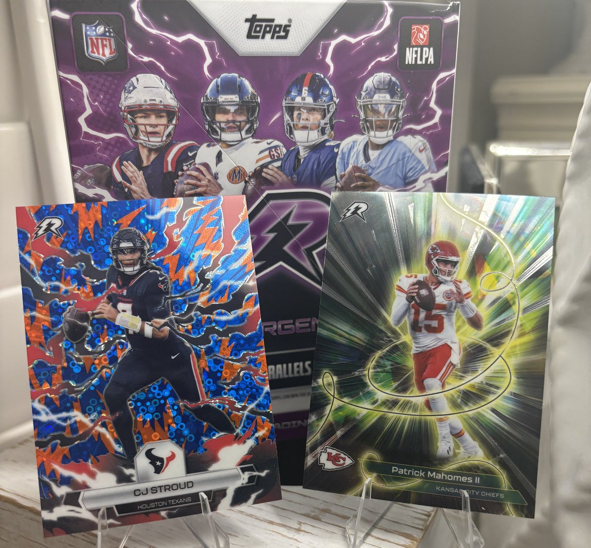 du47222292's tweet photo. Today’s giveaway: 2025 Topps Resurgence Mahomes and Stroud 
Follow 🏈 and Repost 🏈 to enter 
Will Stroud be back in 2026? 
#Topps #SportsCards https://t.co/FBeIcQegZn