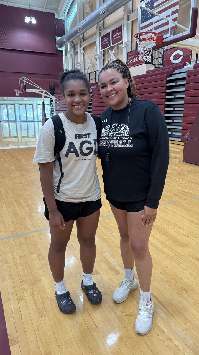 kikihoops30's tweet photo. I had so much fun at the UChicago elite camp last weekend! I was honored to compete with elite athletes, meet the entire team and coaching staff, and tour the beautiful campus. I’m so grateful to @UChicagoWBB for inviting me. https://t.co/Cey9QAESLa