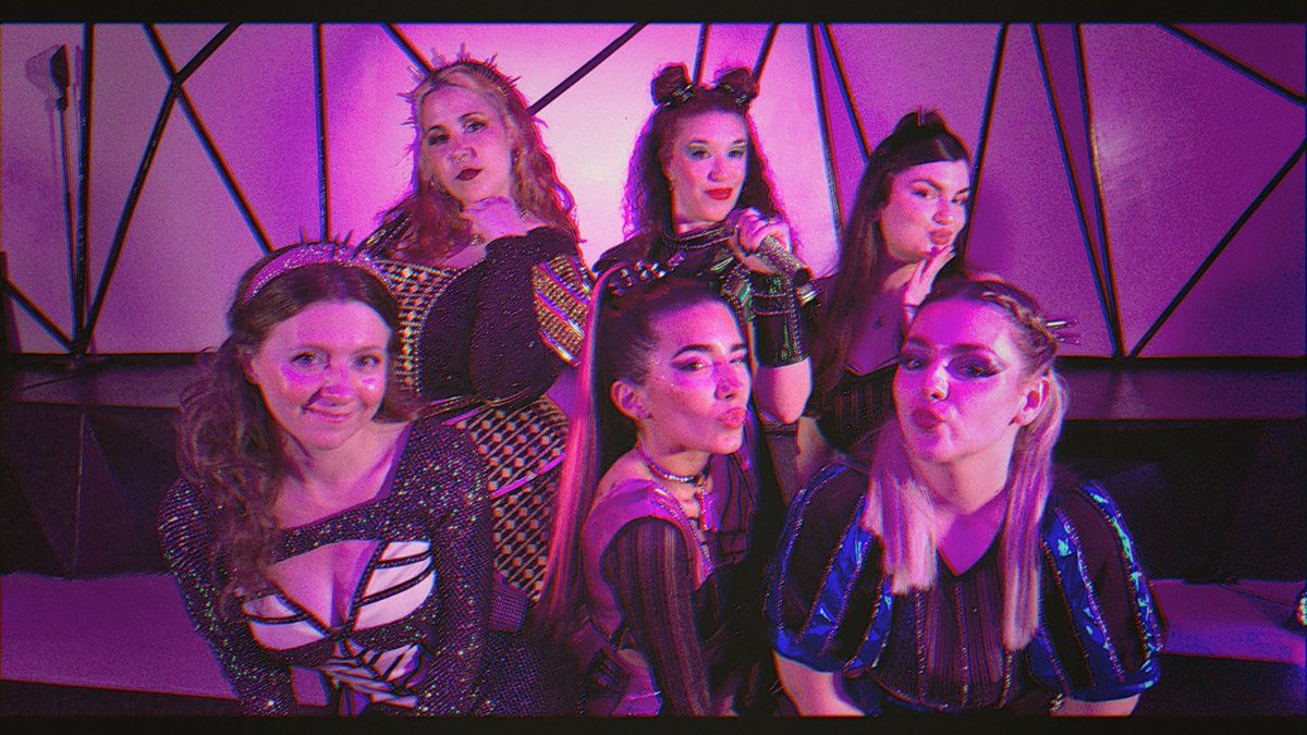 noeliabalbo_ok's tweet photo. Volver al teatro musical después de 15 años be like…

Camarines analógicos con ellas 👠🫰🏻✨

#noeliabalbo #camarines #teatromusical #actriz #barcelonacity https://t.co/f6qYnB5roO