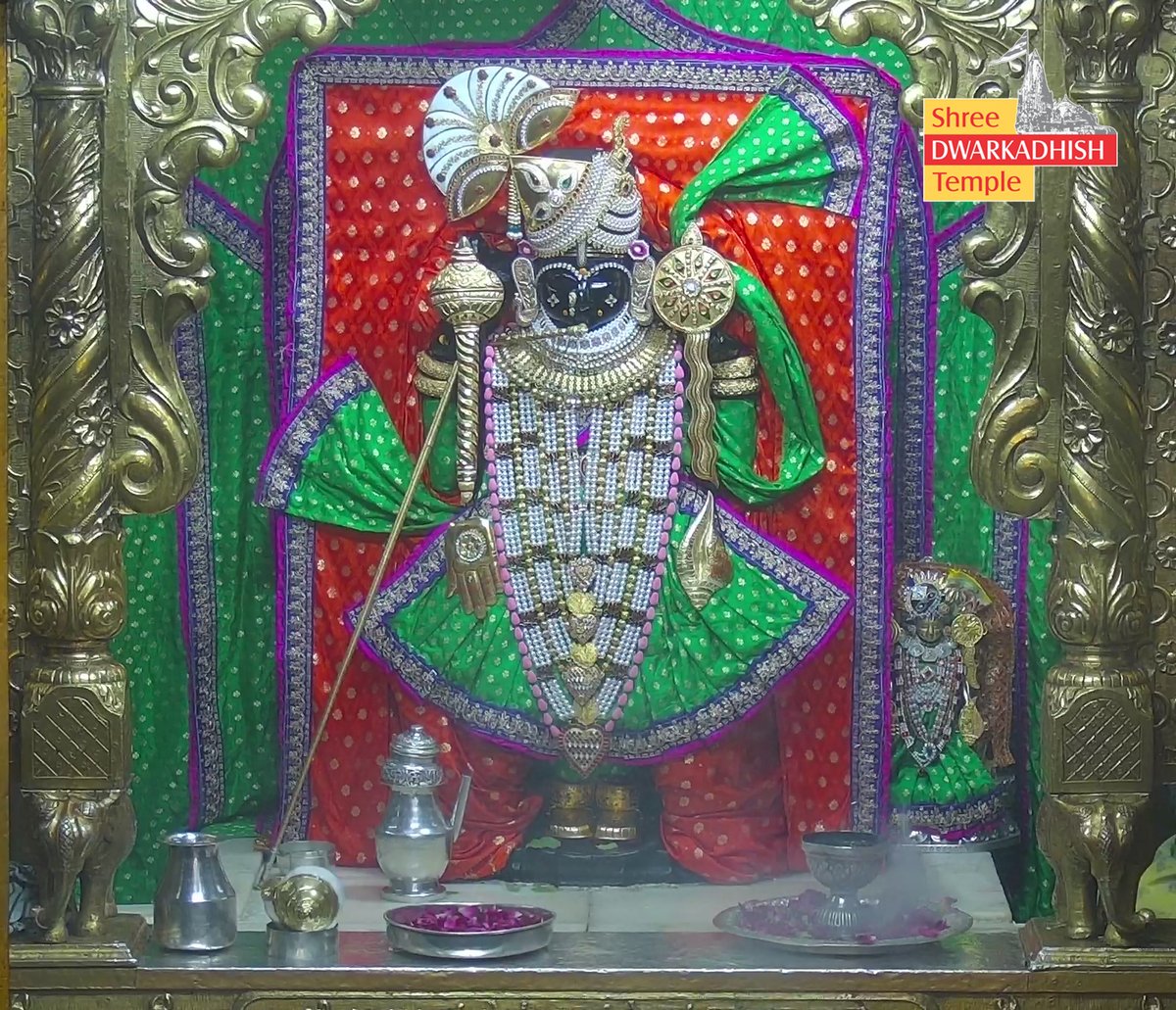 DwarkaOfficial's tweet photo. राजाधीराज द्वारीकाधीशजी के संध्या आरती दर्शन 🙏🏻
श्री द्वारकाधीश मंदिर द्वारका,गुजरात
दिनांक :- 05/08/2026 बुधवार          

#dwarka #sandhyaaarti
#ShridwarikadhishmandirOfficial https://t.co/P5JpJRwaH3