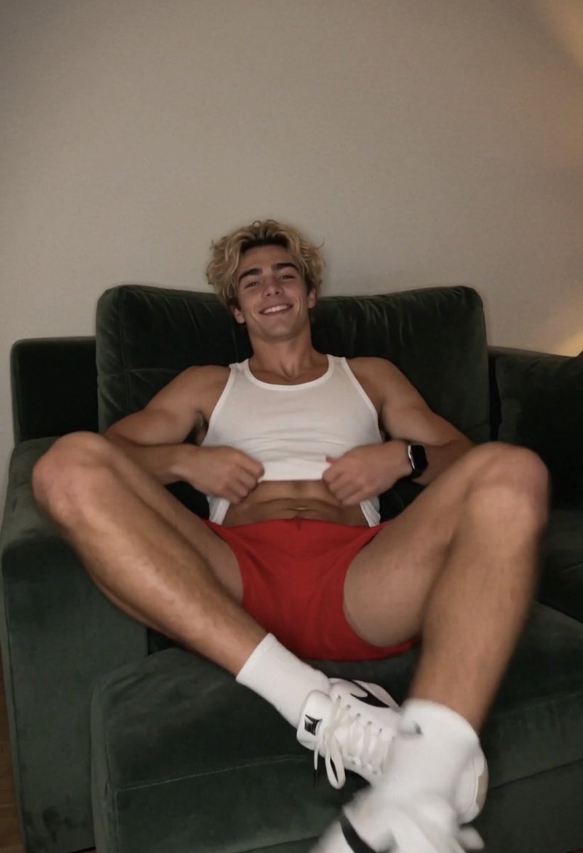 YourTaylorBoy's tweet photo. Taylor Boy! https://t.co/z0b6qNoPas #yourtaylorboy #taylorboy #taylorb #fyp #hot https://t.co/Our8L7X1ax