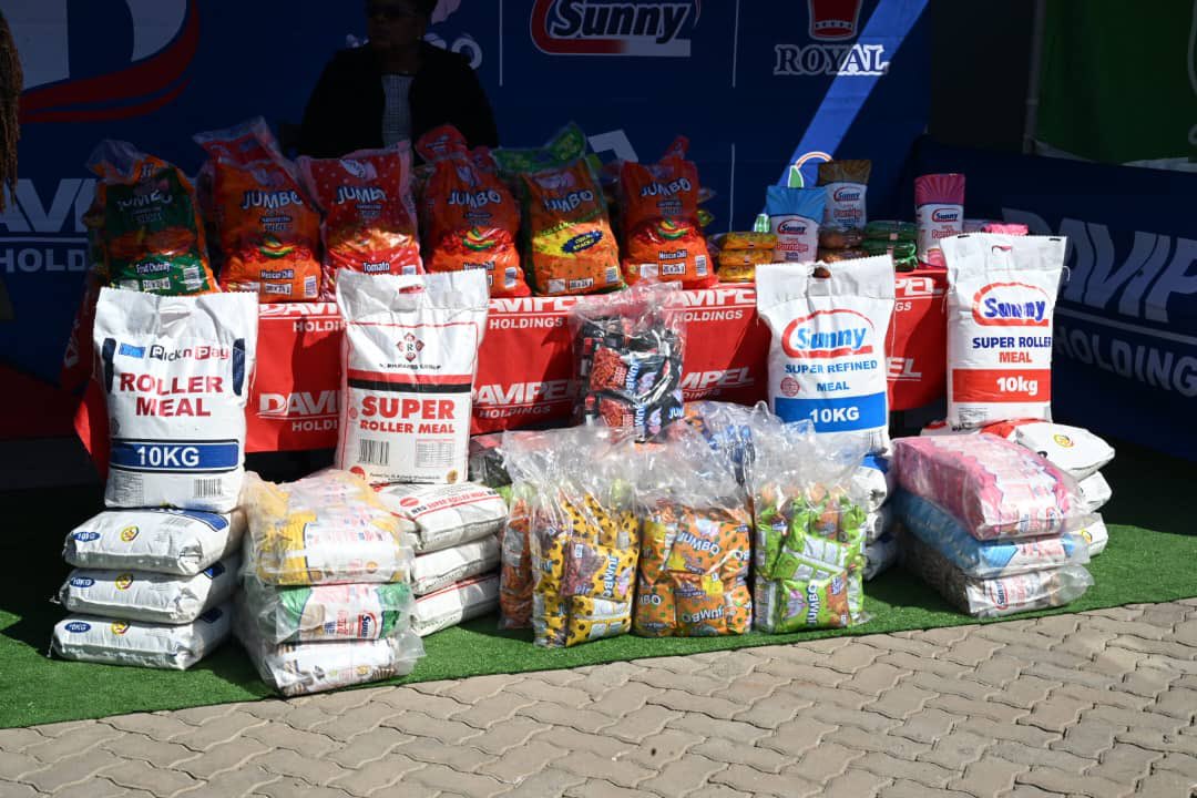 DeptCommsZW's tweet photo. H.E. President @edmnangagwa commissions the Davipel Holdings Headquarters and the Davipel Snacks & Agri-Milling Stockfeeds Plant at the Sunway City Special Economic Zone in Harare.

The occasion marks another significant milestone in Zimbabwe’s industrialization journey, as indigenous businesses continue to answer the call to grow the economy.

In his remarks, the President described Davipel as a trailblazing company and a clear demonstration of the Second Republic’s commitment to private sector-led industrialisation and investment. He said its journey reflects entrepreneurial vision, resilience, determination and unwavering patriotism.

The President hailed the company’s projected growth, noting that it is wholly Zimbabwean-owned. He said Davipel has transformed from humble beginnings into a leading agro-industrial enterprise, employing more than 600 people and contributing to inclusive economic growth in line with the mantra “Nyika inovakwa nevene vayo.”

He commended Davipel for forging successful strategic partnerships and adopting an integrated approach. These synergies, he noted, have improved productivity and helped strengthen national food security. The investment also advances Zimbabwe’s import substitution agenda by strengthening local manufacturing capacity and reducing reliance on imported products.

President Mnangagwa reiterated Government’s commitment to building a diversified, competitive and export-oriented economy. “Our hardworking people remain our critical national asset. They possess the capacity, skills and innovation necessary to accelerate industrialization and drive our economic agenda in pursuit of Vision 2030,” he said.

The President urged emerging entrepreneurs to establish subsidiary manufacturing entities in provinces across the country in line with the rural industrialisation drive.

He further noted that Sunway Special Economic Zone now hosts more than 40 enterprises and is emerging as one of Zimbabwe’s premier industrial hubs. He urged other companies to take up space within the country’s Special Economic Zones.

The President stressed that policy consistency remains essential for sustaining industrial growth. He assured the business community that Government will continue to create a conducive business and policy environment.

In conclusion, President Mnangagwa called on the private sector and Government to expand synergies, innovate, and consolidate partnerships to increase production and position Zimbabwe as a regional manufacturing hub.
