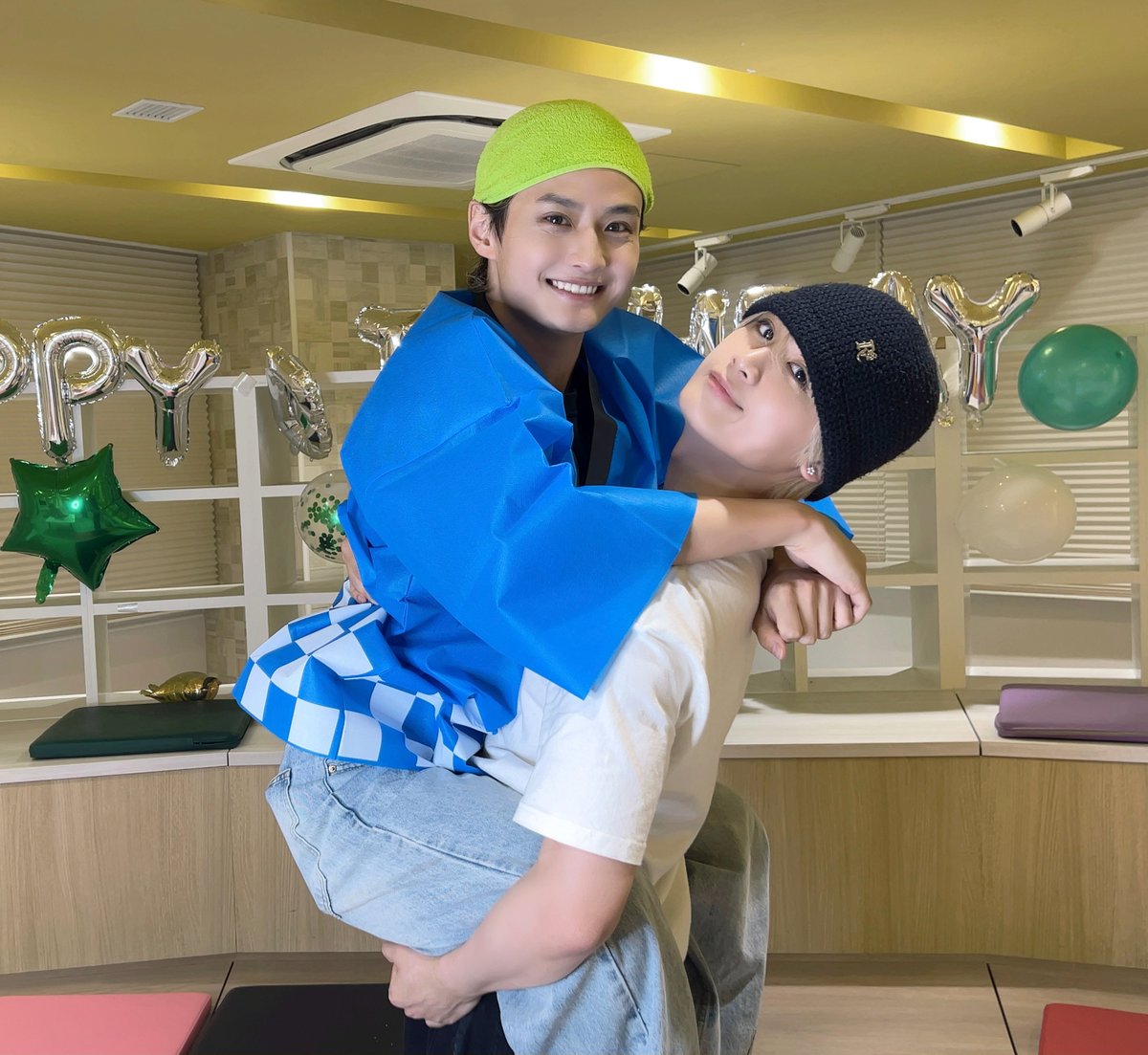 official_DXTEEN's tweet photo. [#田中笑太郎]
こーくんお誕生日おめでとう🎂🐯
ぎゅーーーー( /*>ω<)/
いつも優しいお兄ちゃん❕❕
こーくんが作る曲だーいすきだよ！！！！
みんなで沖縄行こーね🌊🌺🌴
たろしんたろしんたろしん！
素敵な一年にするぞ！！！🎁
ダーイスキダーヨ🐯

#HAPPYKOSHINDAY
#DXTEEN #TANAKASHOTARO https://t.co/CKL9W0WzfG