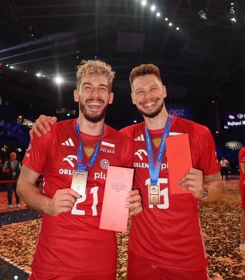 martussxv's tweet photo. 2023 ➡️ 2024➡️ 2025➡️ 2026 🥹❤️
#gangłysego https://t.co/2xJtC4X8m6