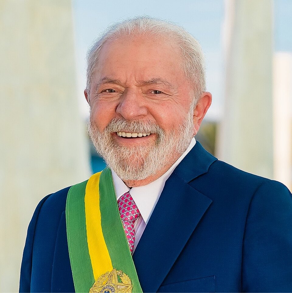 pedrorousseff's tweet photo. 🚨FAZ O L! Presidente Lula BATE RECORDE de aprovação, avaliação e intenções de voto

 Enquanto isso, Flávio Bolsonaro BATE RECORDE DE REJEIÇÃO e PERDE para Lula nos dois turnos

O BRASIL ESCOLHEU O LADO CERTO! 🇧🇷👏🦑 https://t.co/97f5JkBGEw
