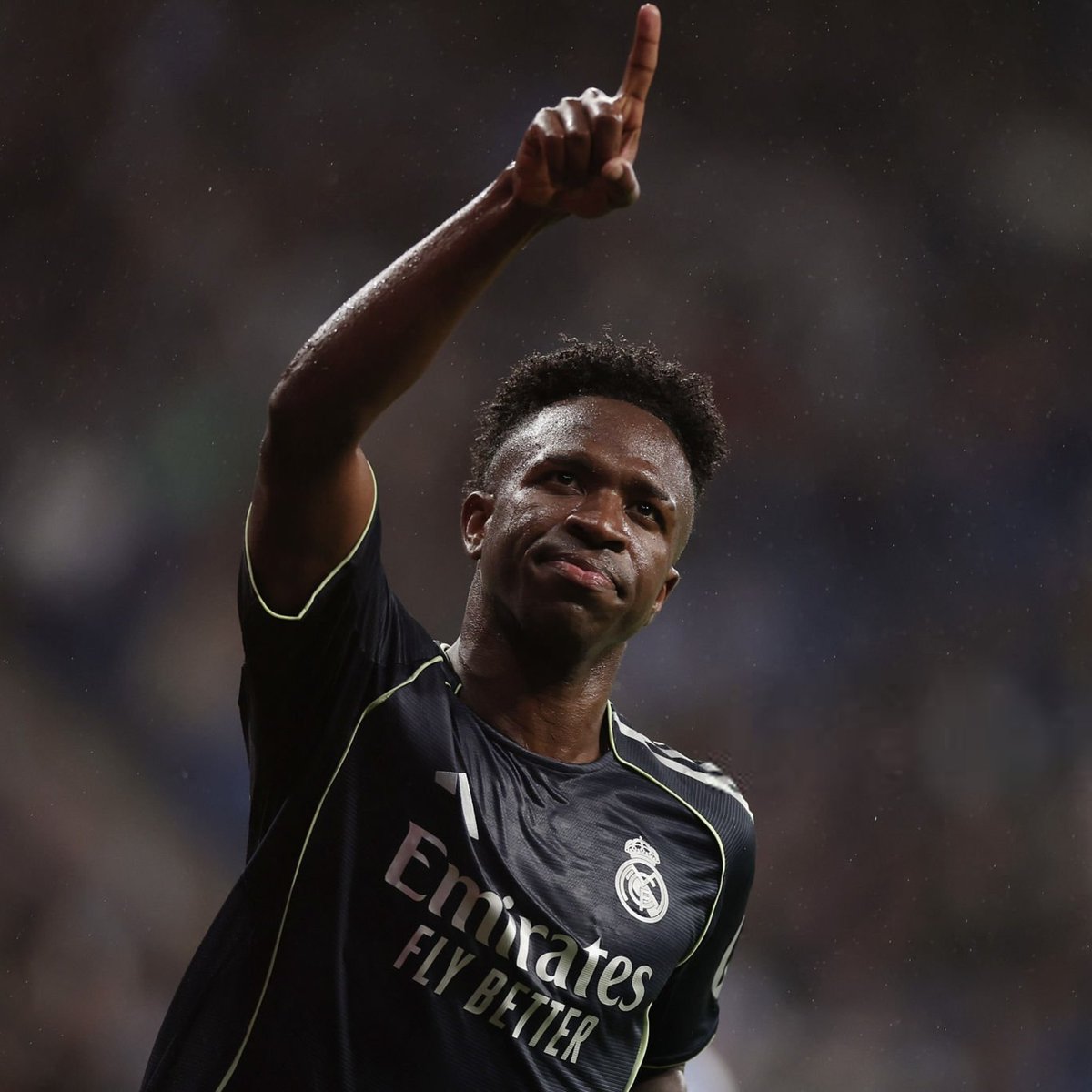 ActuFoot_'s tweet photo. 🚨 ARSENAL A UNE OFFRE PRÊTE POUR VINICIUS JUNIOR 🇧🇷 !! ❤️🤍

Le montant serait de près de 100 MILLIONS D'EUROS + 20 MILLIONS DE BONUS. 🤑

🗞️ @La_SER https://t.co/EvBxVvLQAM