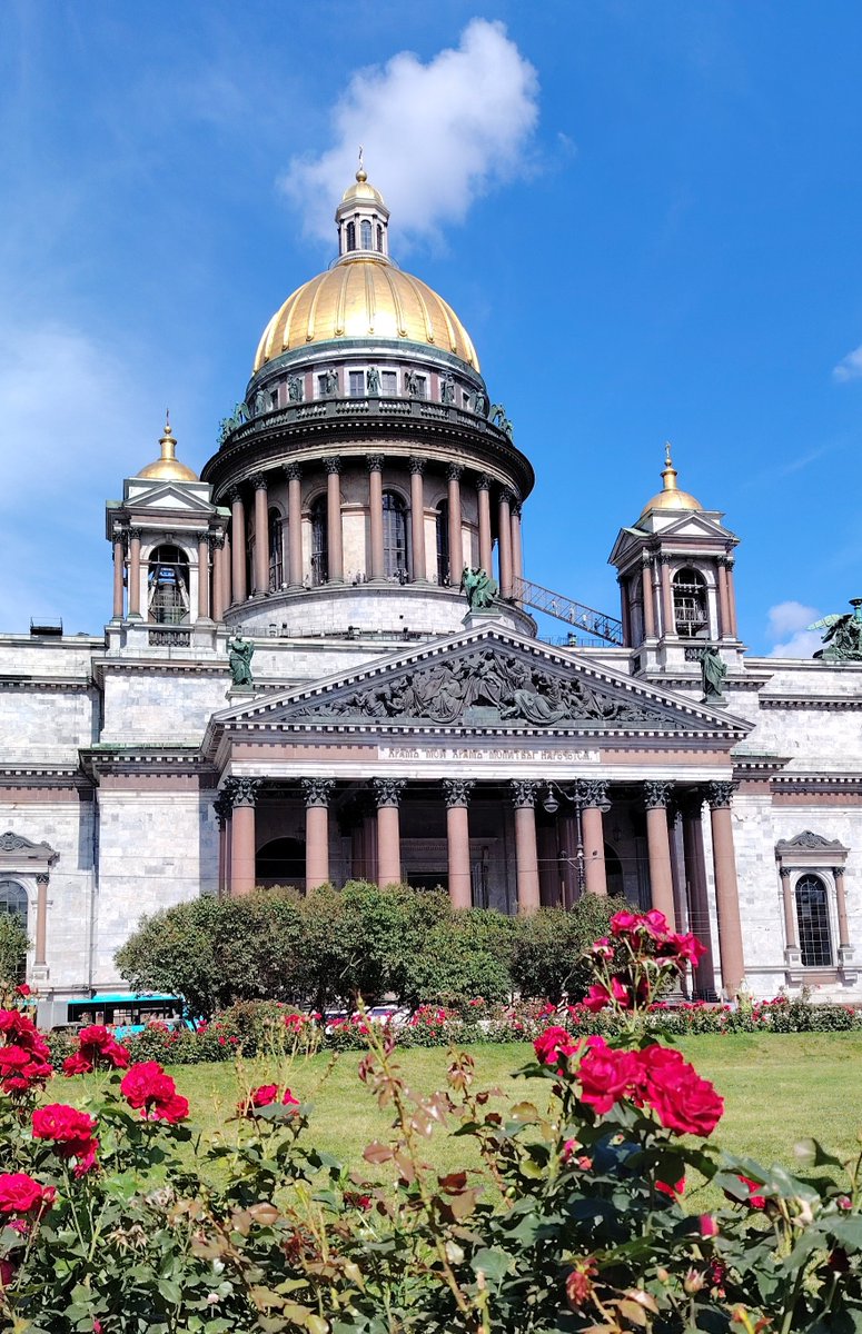 Helleinee's tweet photo. "I feel too cramped here, I would paint the sky now!" - Karl Bryullov exclaimed working on the dome of the Cathedral. 

St. Isaac's Cathedral is hands down the most breathtaking building I have ever visited.

#saintpetersburg #spb https://t.co/a7gQyWpJ5O