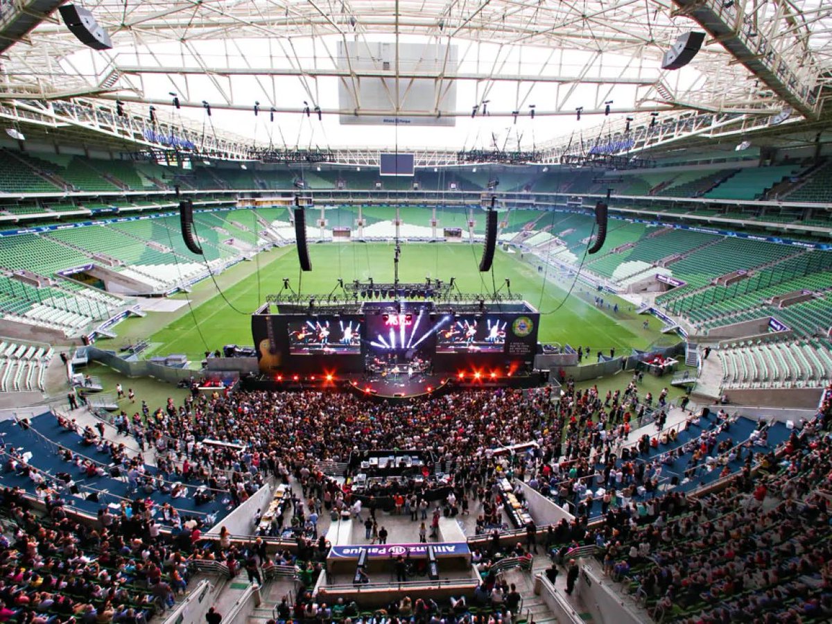 lukehemerly's tweet photo. olds q o show das Pussycat dolls vai ser assim, igual foi o da alicia keys https://t.co/x7rNK71wGv