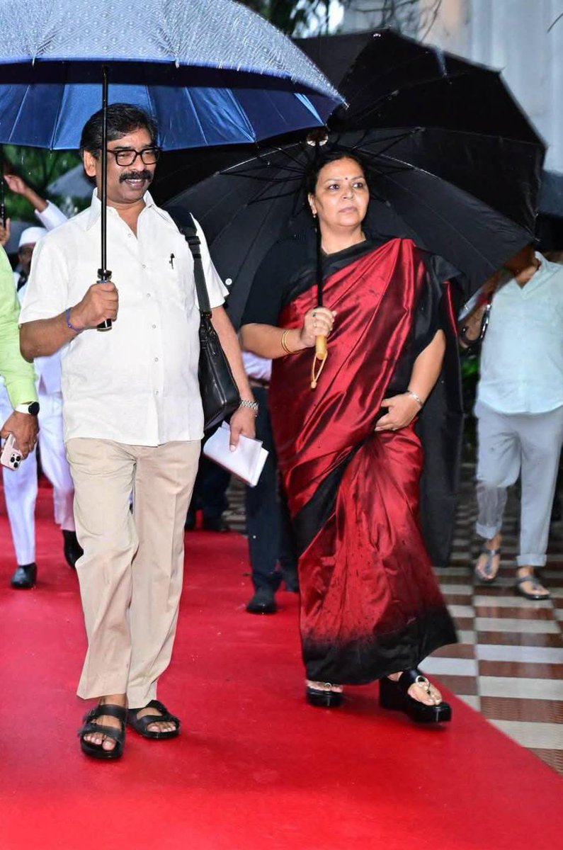 DipikaPS's tweet photo. कल से प्रारंभ होने वाले झारखंड विधानसभा के मानसून सत्र से पूर्व आयोजित सत्तारूढ़ विधायक दल की बैठक में माननीय मुख्यमंत्री श्री @HemantSorenJMM जी एवं महागठबंधन के वरिष्ठ साथियों के साथ सहभागिता की।

जनहित से जुड़े महत्वपूर्ण मुद्दों, विकास कार्यों और विधानसभा में सरकार की प्राथमिकताओं को लेकर सार्थक चर्चा हुई। हमारा संकल्प है कि जनता की अपेक्षाओं के अनुरूप विकास, पारदर्शिता और जवाबदेही के साथ झारखंड को नई ऊंचाइयों तक ले जाएं।