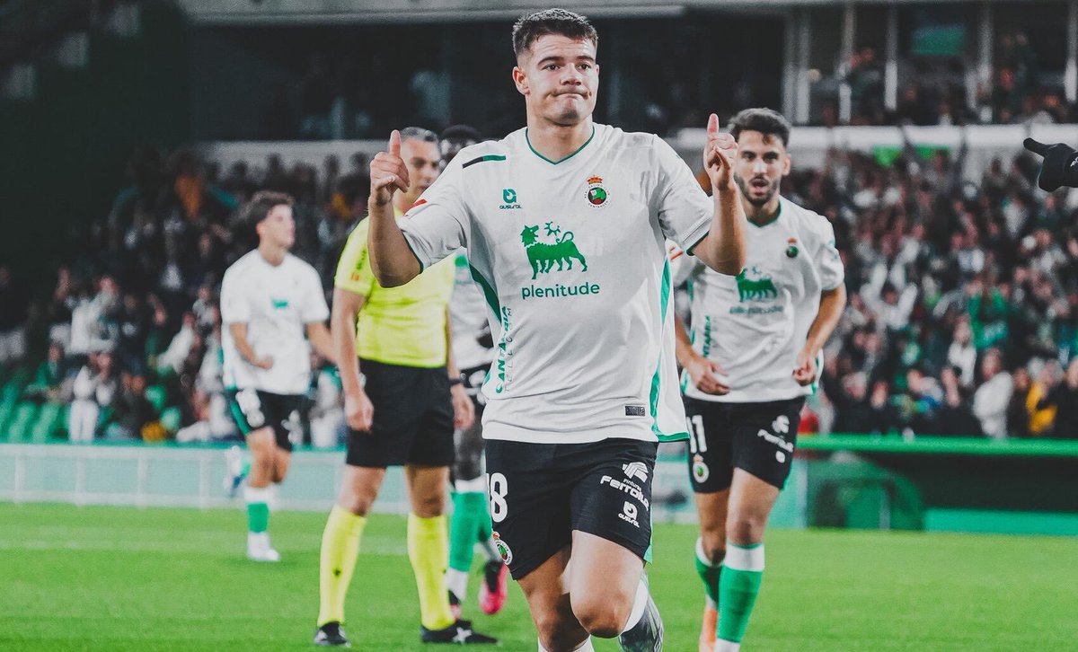 Josulasar's tweet photo. Visto el rendimiento de Rincón, Gerenabarrena y Canales en pretemporada, me ha dado por reflexionar un poco sobre el enorme cambio en la política de cesiones desde la llegada de Mikel González, y el posicionamiento de mercado del Athletic desde entonces. 🧵 🪡 https://t.co/p1gqUCmqm7