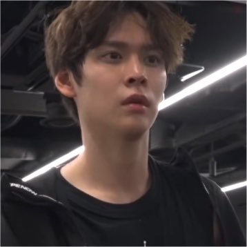 madgurlclub's tweet photo. ทำไมต้องทำหน้าดุด้วย มาปลอบเค้าเลย https://t.co/yoBKZ44Gs5