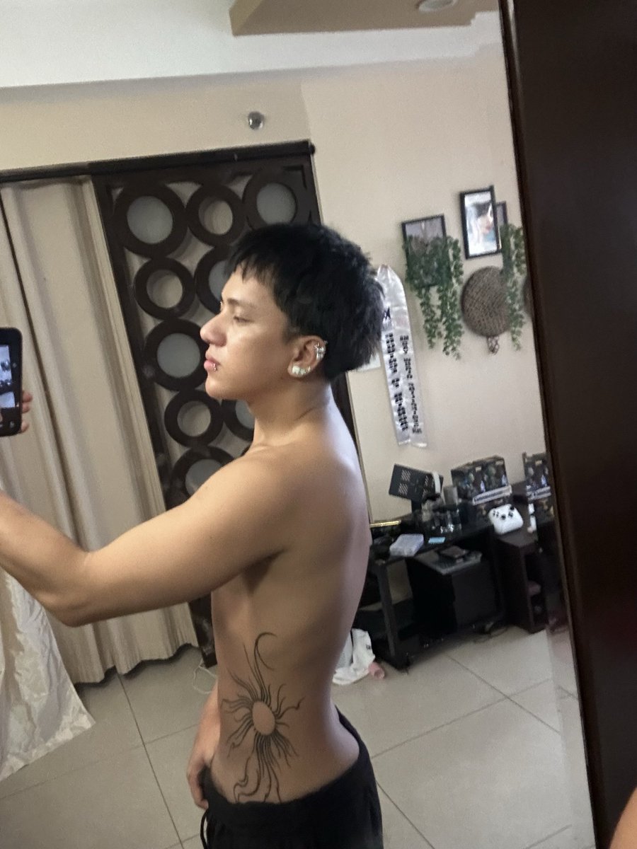 Jimcstnrs_'s tweet photo. Want nyo mag watch ng show ko sa friday? Pm me na sa ig @Jimcstnrs_ https://t.co/ri3y9hhKig