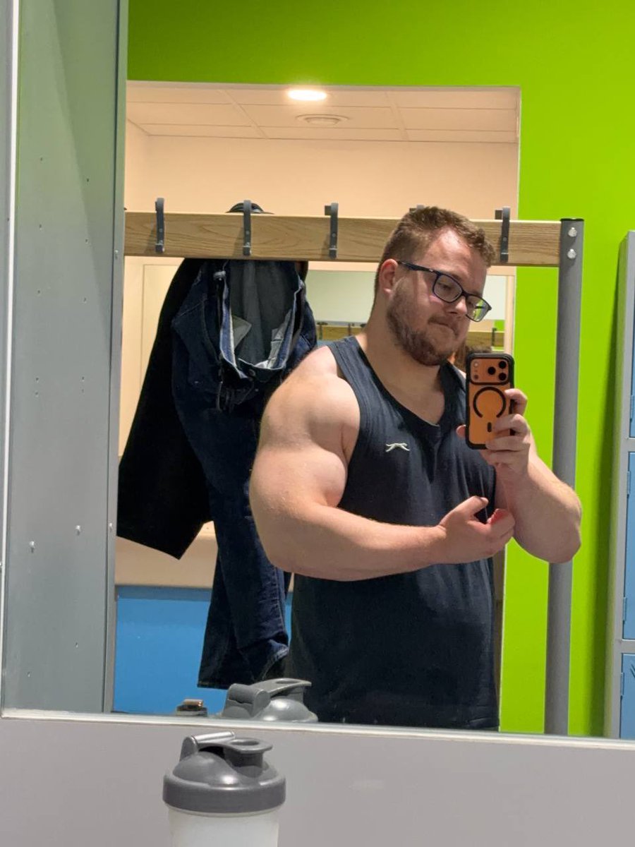 Tlepidoptera's tweet photo. Need so much more muscle https://t.co/4OUoMiErGM