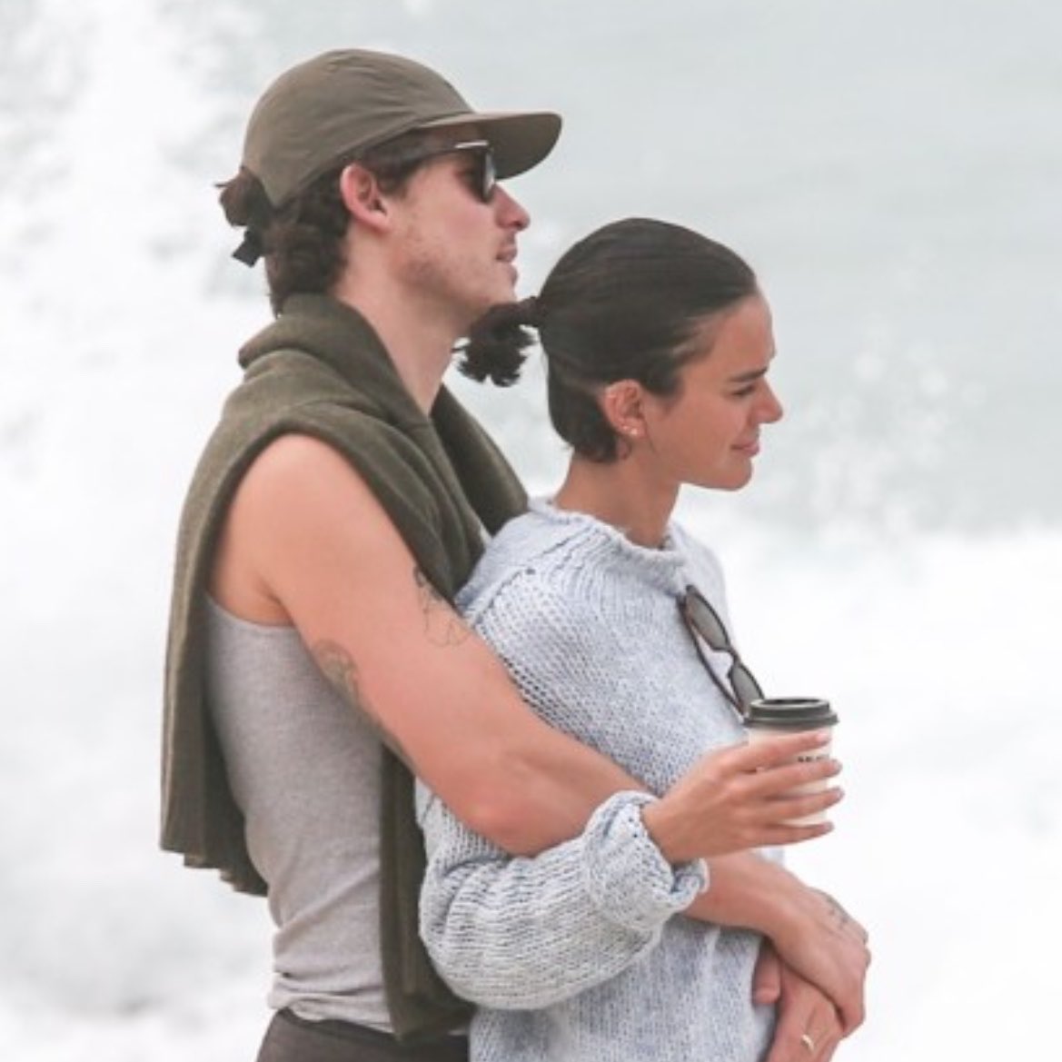 choquei's tweet photo. 🚨MUNDO: A declaração de Shawn Mendes para Bruna Marquezine ganhou repercussão internacional, e a revista People destacou que a atriz “mudou” a vida do cantor. https://t.co/hGLCvGqT5U