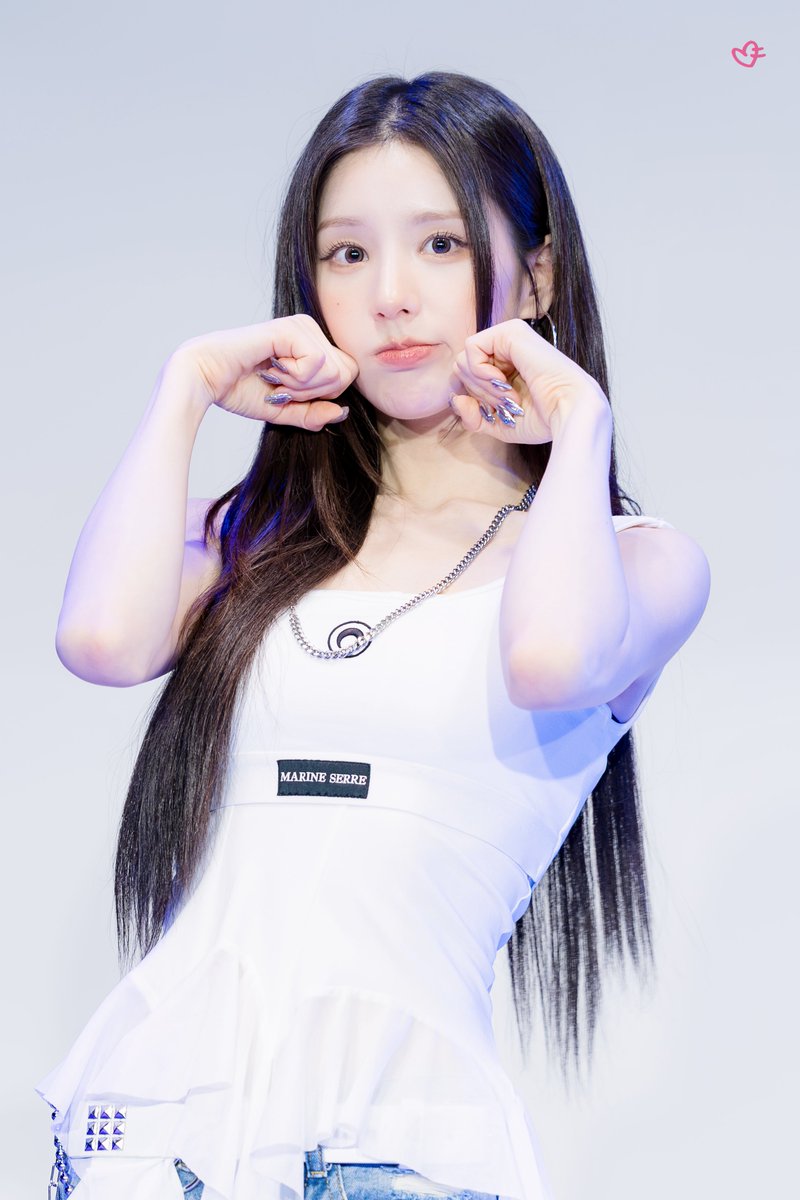 9__HJ's tweet photo. 260804 청음회 HQ

내일 엠카 첫방 화이팅‼️

#희진 #HeeJin #ARTMS https://t.co/fG8PMwhZey