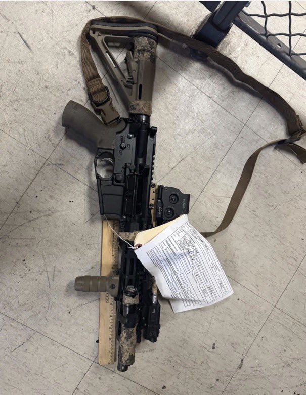 GrahamAllen's tweet photo. THIS MAN WANTED TO KILL OUR PRESIDENT…

An armed suspect identified as Jeanine John Taele was arrested at Trump National Golf Course ahead of President Trump’s visit.

He had Body Armor, an Illegal Gun, and a Radio Jammer. https://t.co/p5VmkKBjue