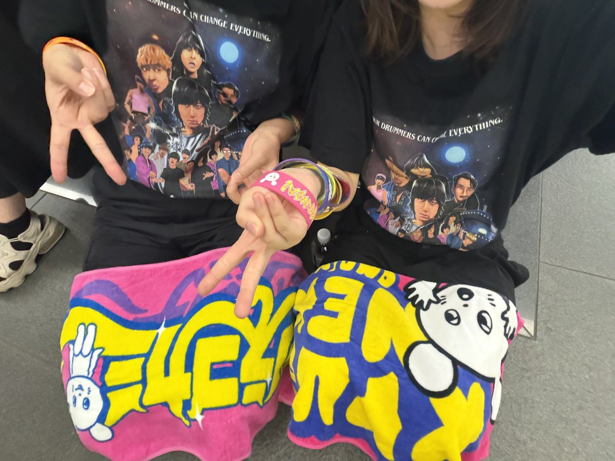 _m0221_'s tweet photo. いい大人なのに腕にしぬほどラババンをつける女です。 https://t.co/6W8V6oQ7Z0