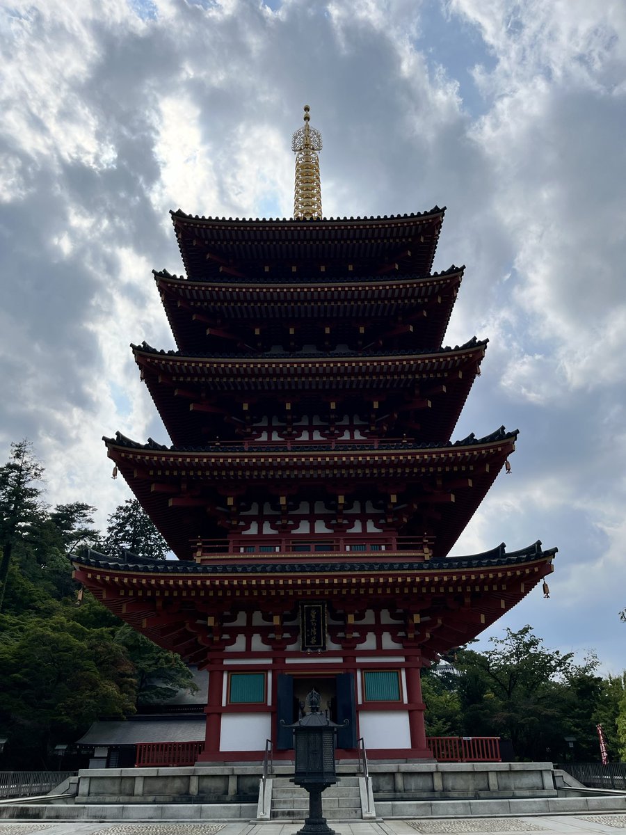 ktmimiko's tweet photo. 高幡不動尊に行かせて頂きました。

①ゆっくりと散策していると、長髪のドレッドヘアの外国の方が1人で前から歩いて来られたのですが、すれ違いに『こんにちは』と小さく会釈をしてくださったのです。
日本語？会釈？男性？にびっくりしてしまい、こ、こ、こんにちは。と小さい声で返してしまった。 https://t.co/kpQdFlTxIZ